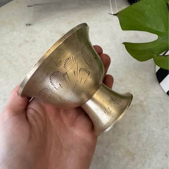 Small vintage brass goblet or dish - Picture 5 of 7